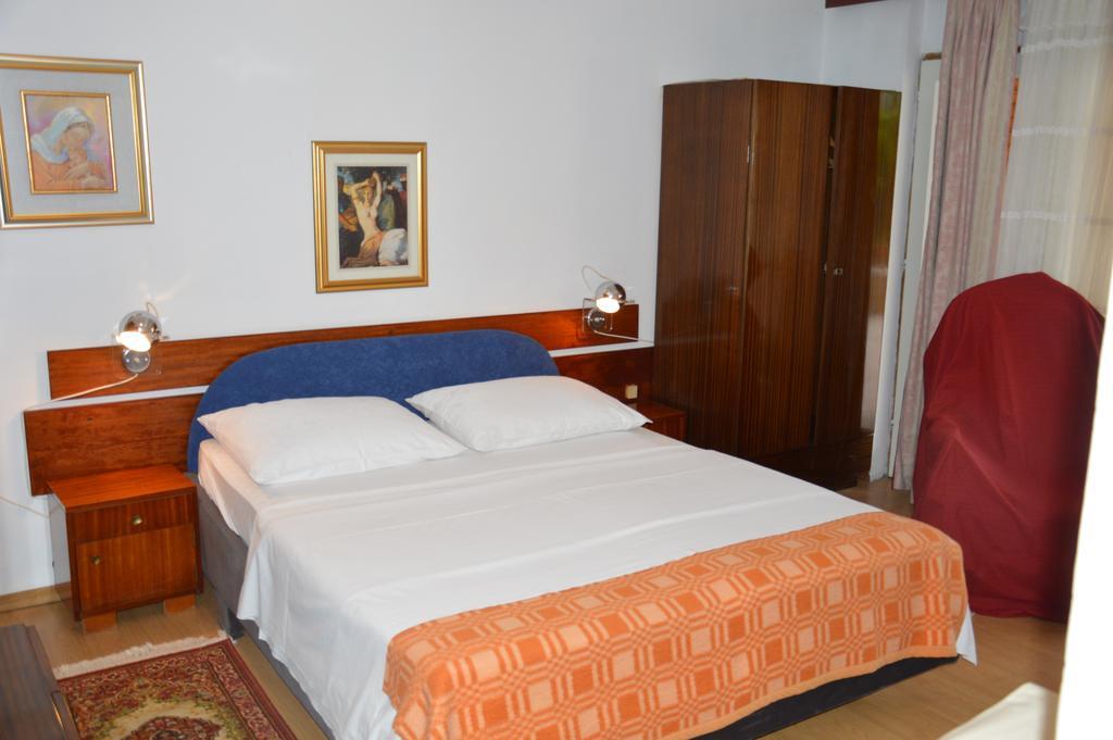 Apartament Hous Mira *