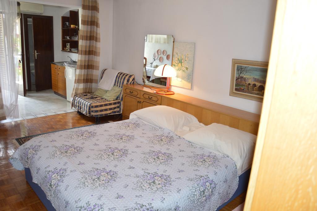 Apartment Hous Mira