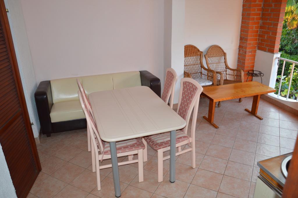 Hous Mira